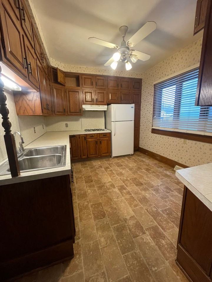 254 Western Avenue - Photo 4 of 10