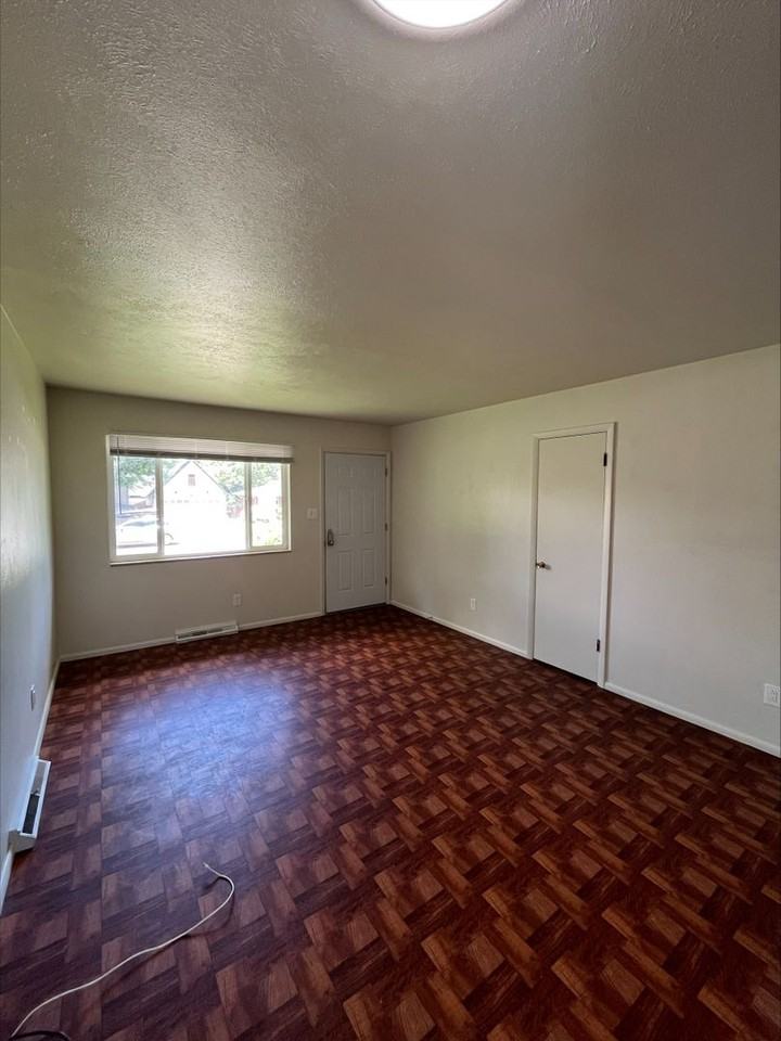 1331 Balsam Ave #3 - Photo 5 of 7