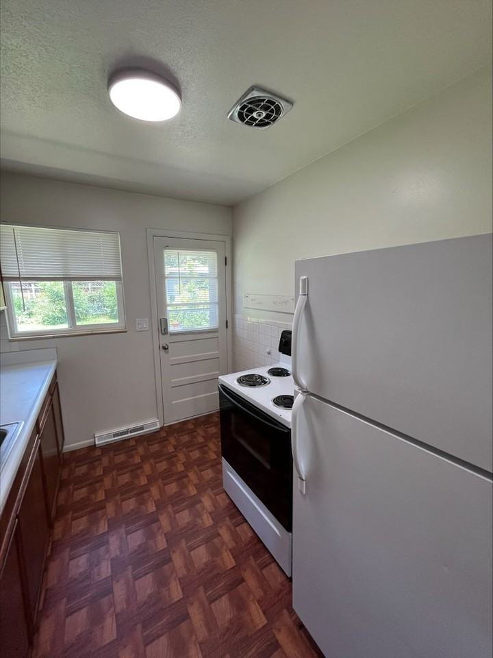 1331 Balsam Ave #3 - Photo 6 of 7