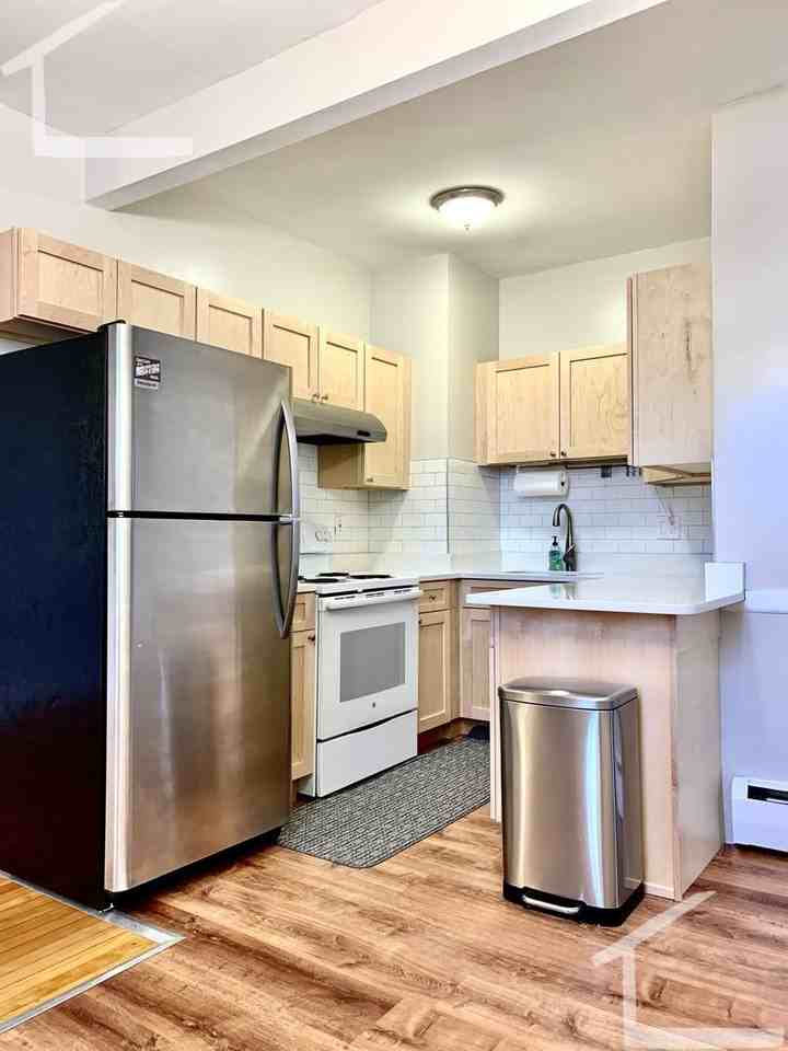 164 Winthrop St - Photo 3 of 8