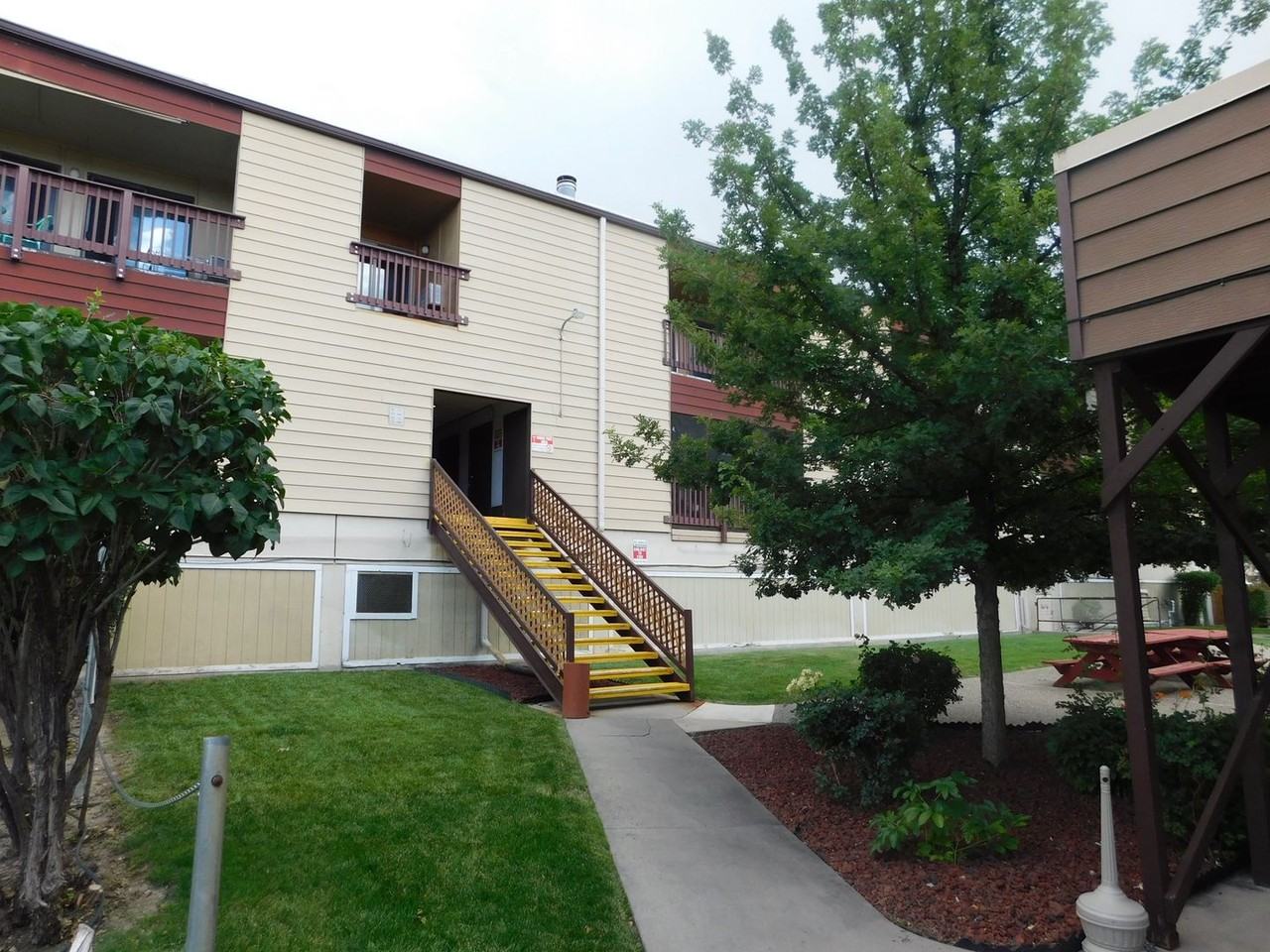 125 Franklin Ave #213