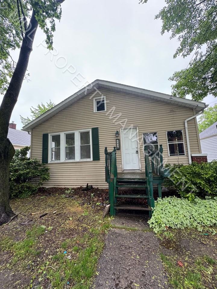 3326 Court St - Photo 2 of 9