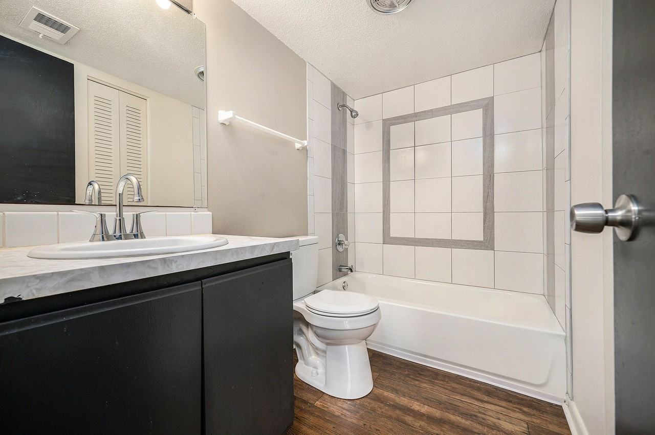 708 Sw 15th St - Photo 2 of 5