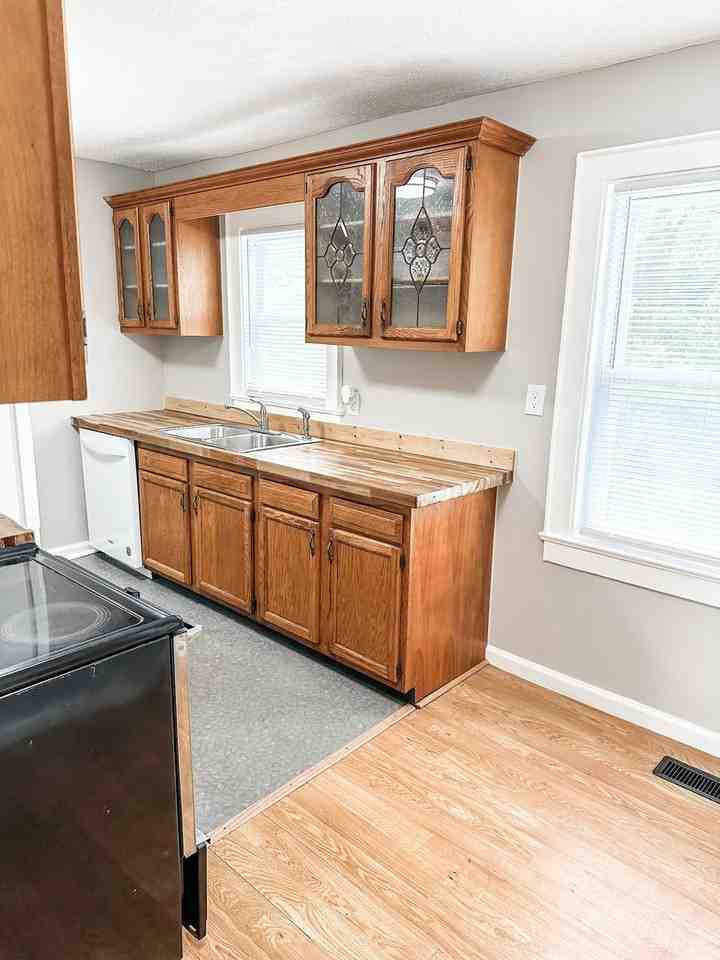 2616 Martin Luther King Jr Ave - Photo 2 of 12