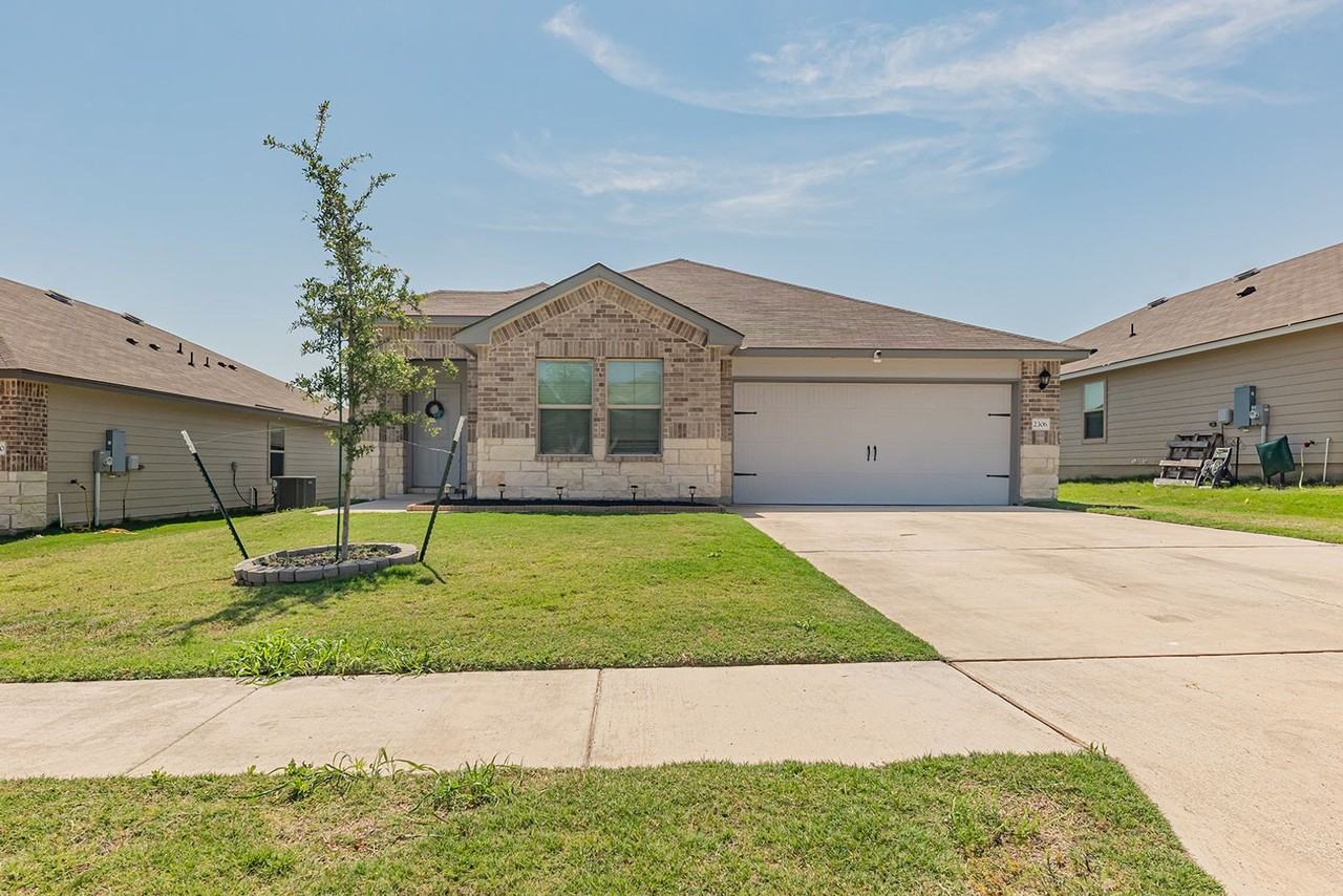 2306 Aylesbury Dr - Photo 4 of 30