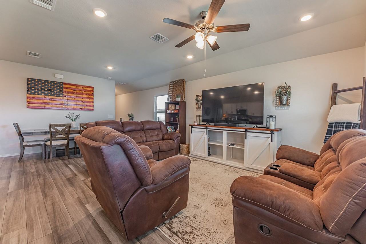 2306 Aylesbury Dr - Photo 5 of 30