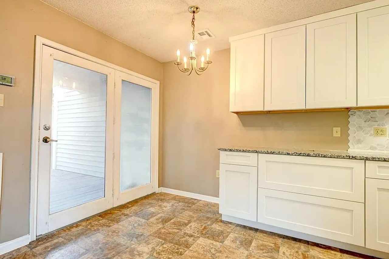 120 Wolfe St - Photo 3 of 8