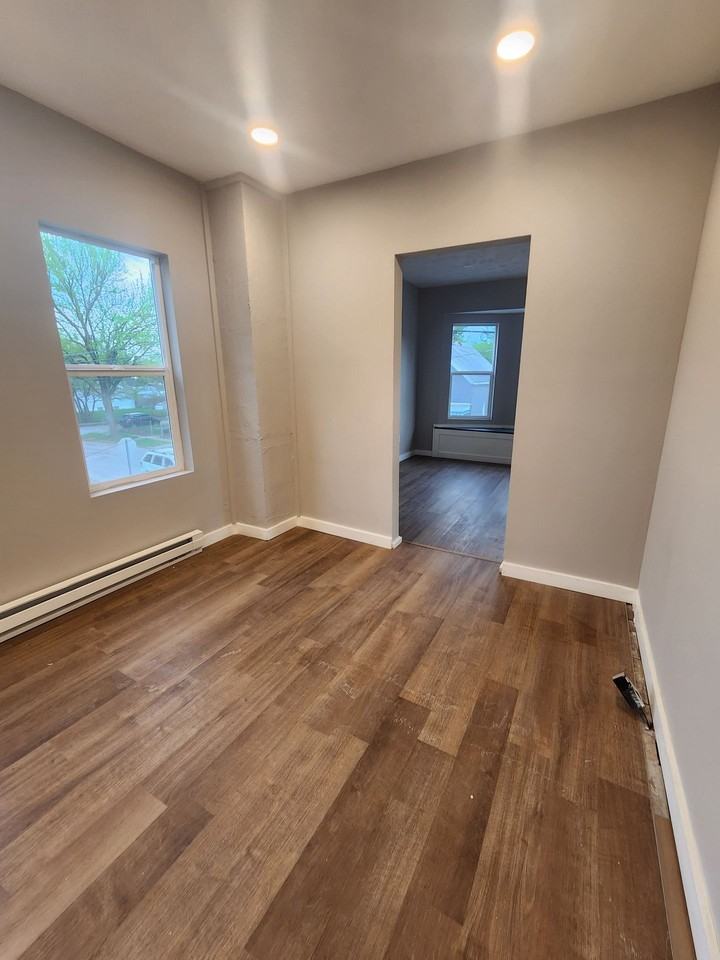 56th,W.3233 - Photo 4 of 15