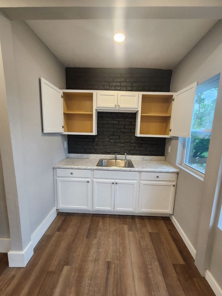 56th,W.3233 - Photo 5 of 15