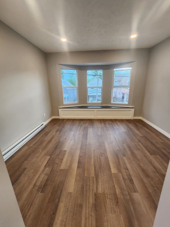 56th,W.3233 - Photo 6 of 15