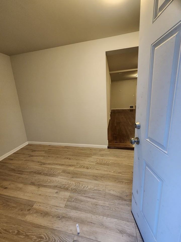 351 Porter St - Photo 6 of 20