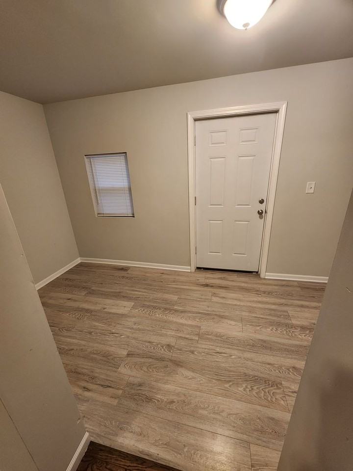 351 Porter St - Photo 7 of 20