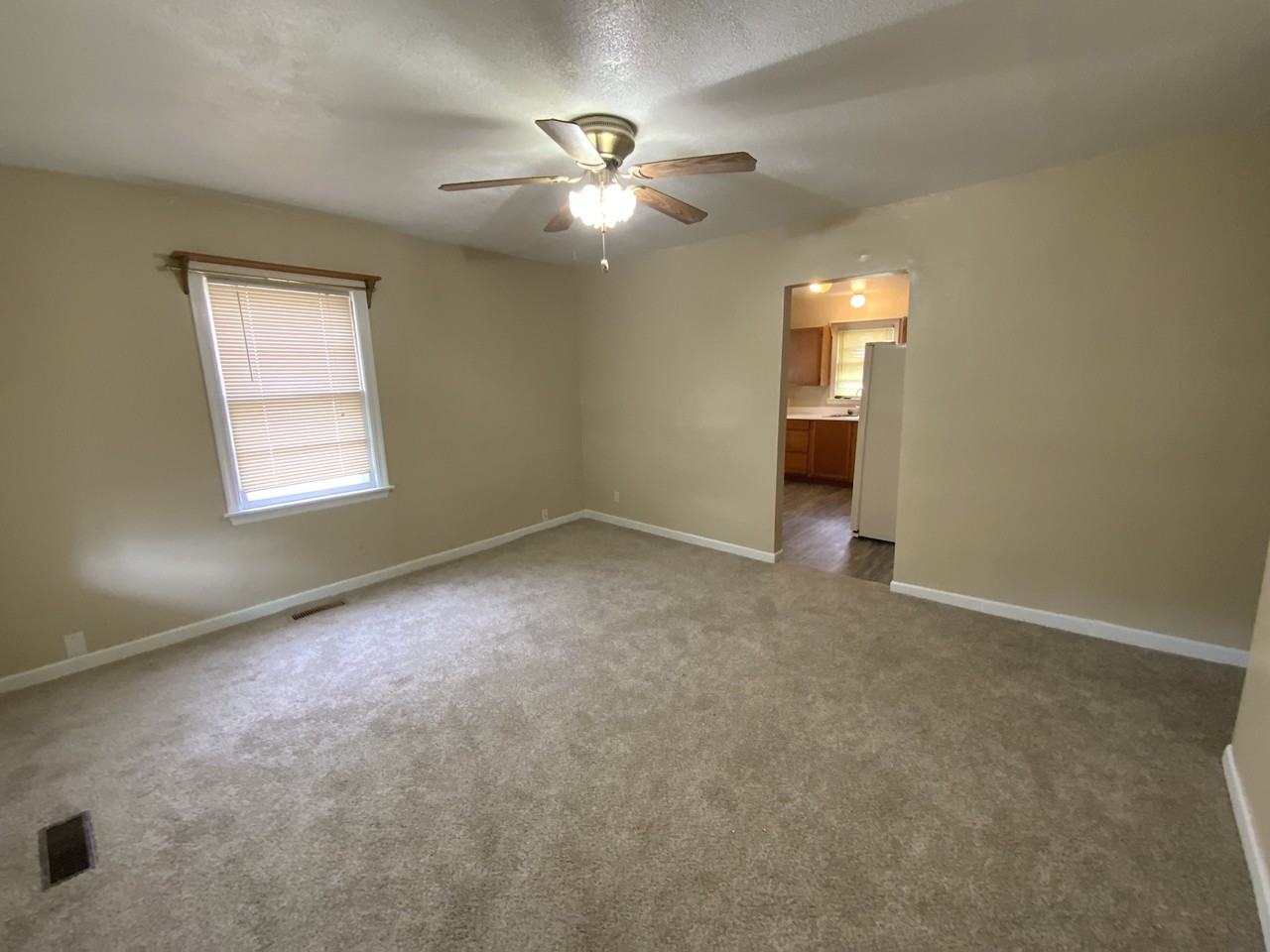 409 Chester Ave #NA - Photo 3 of 17