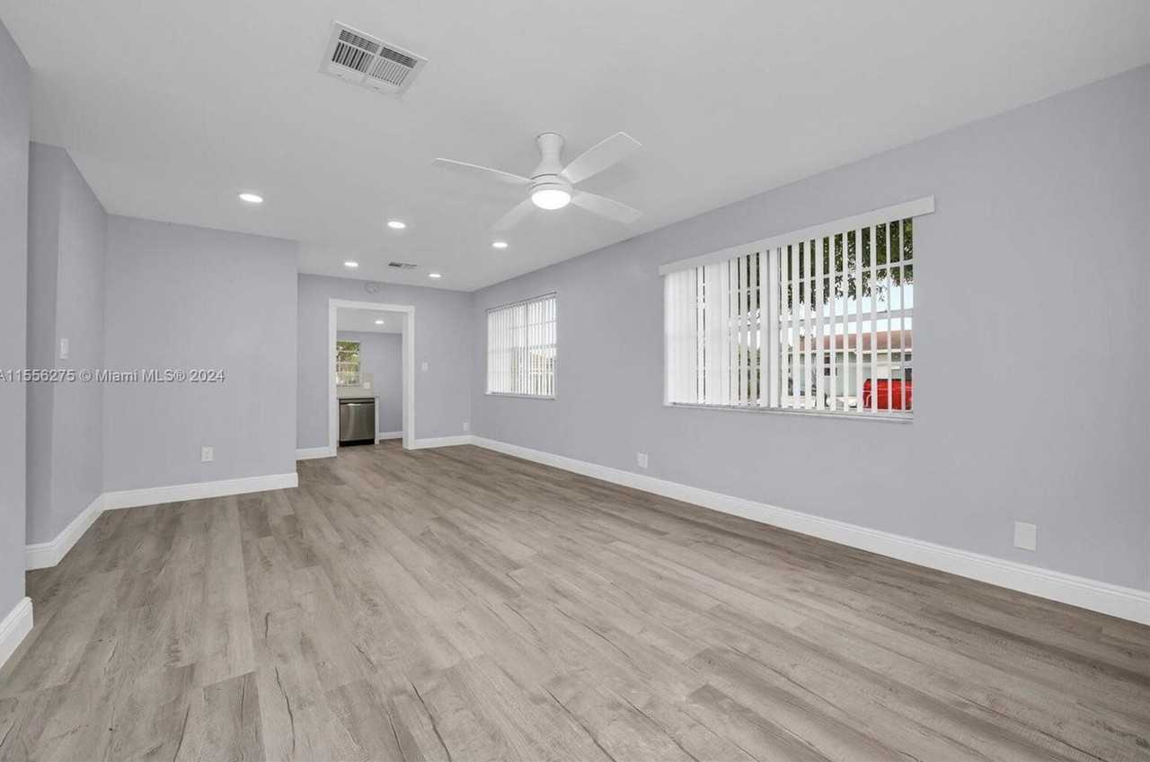 145 Southwest 13th Avenue - Photo 3 of 7