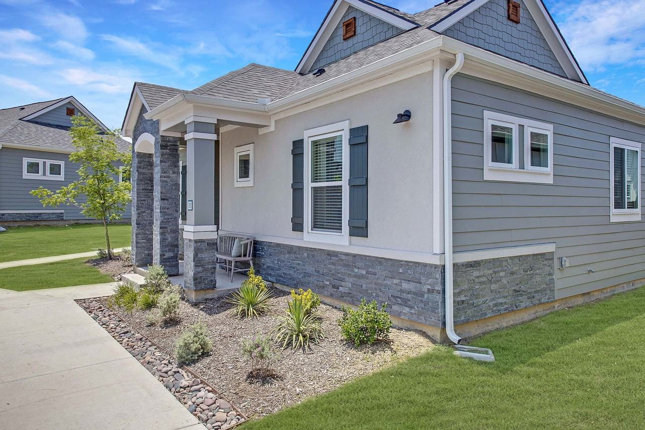 5553 Lockhart Ln - Photo 2 of 8