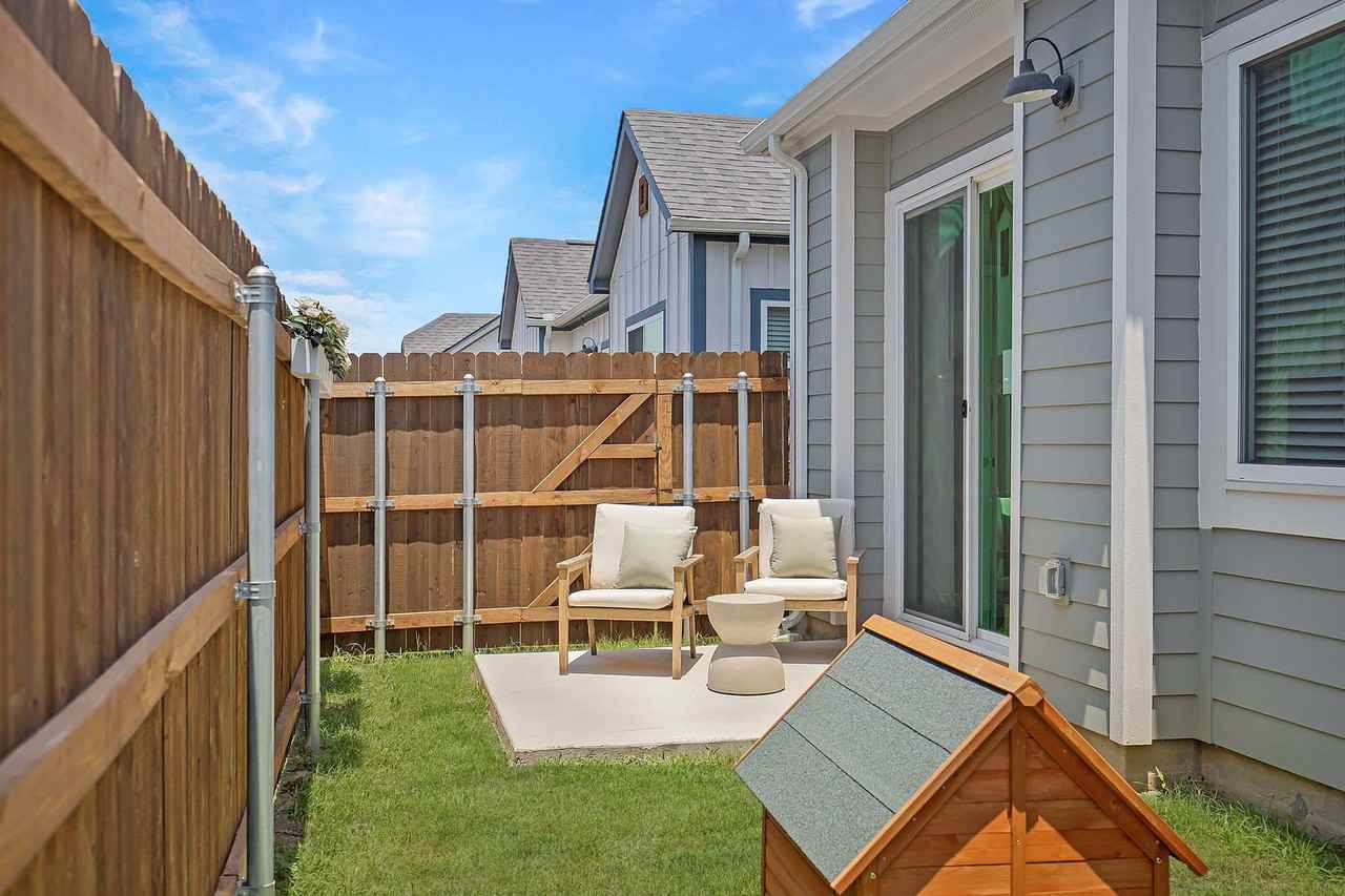 5553 Lockhart Ln - Photo 4 of 8