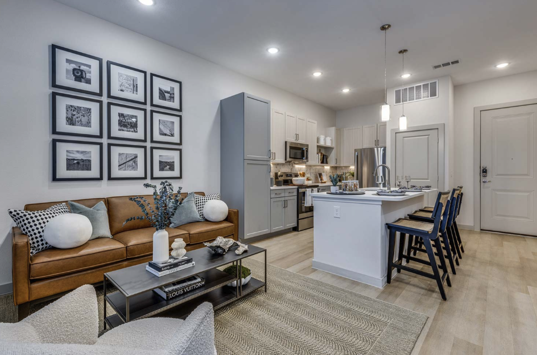 1055 S Oklahoma Dr - Photo 2 of 8