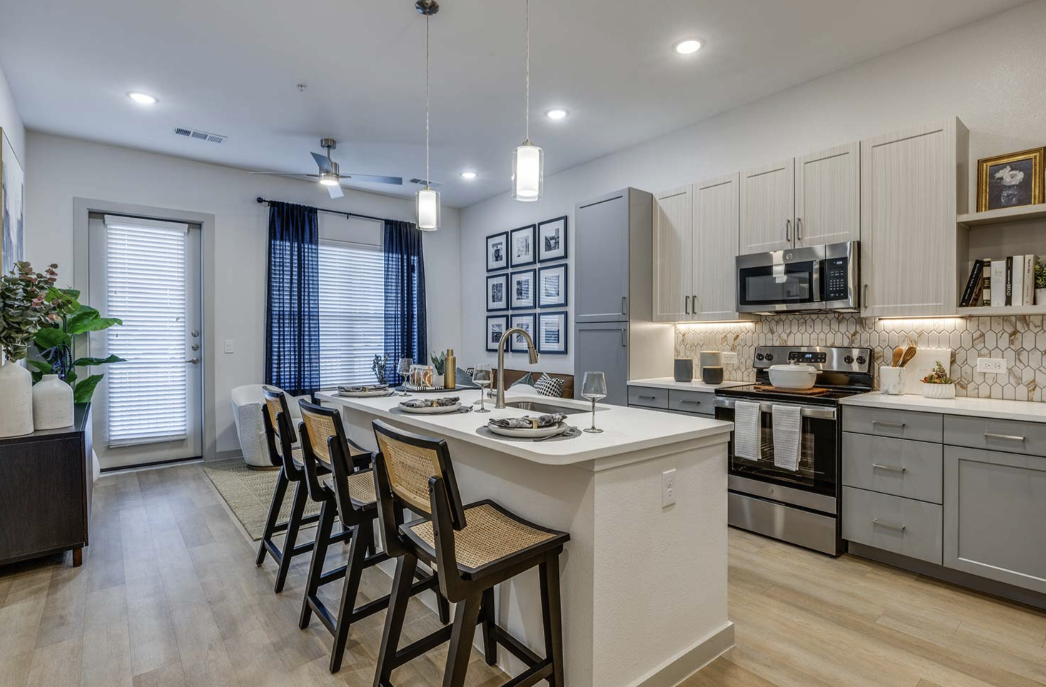 1055 S Oklahoma Dr - Photo 3 of 8