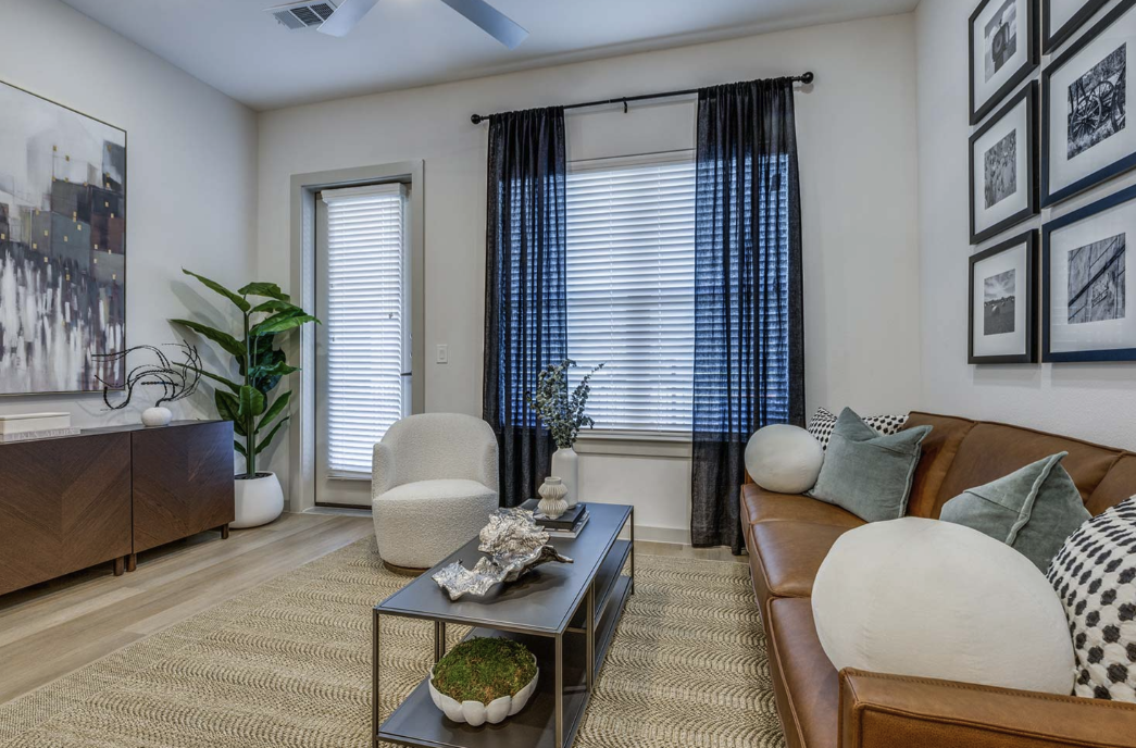 1055 S Oklahoma Dr - Photo 4 of 8