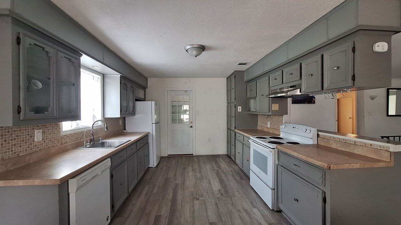 175 Upper Colorado Drive - Photo 3 of 25