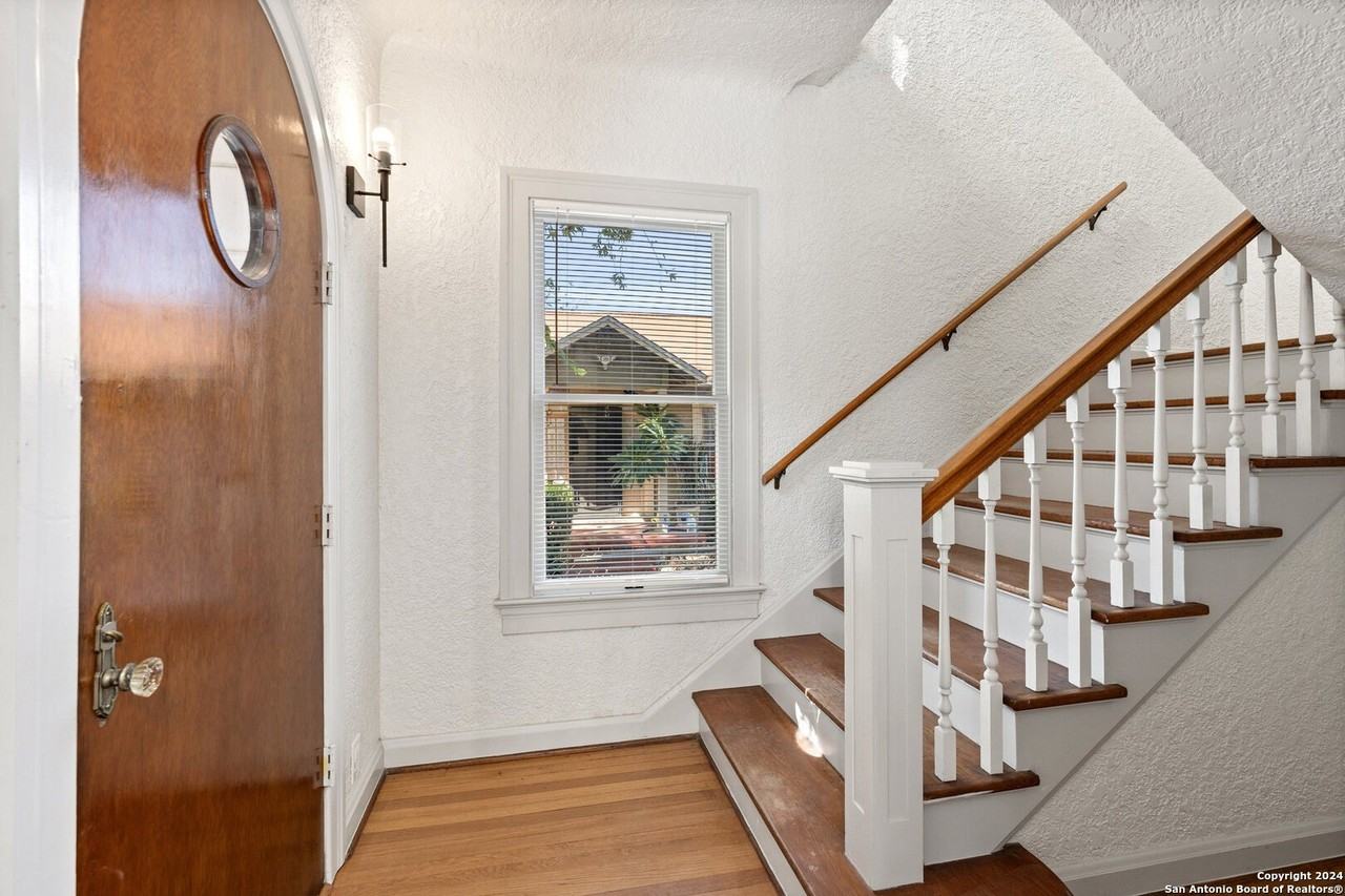 331 W Elsmere Pl - Photo 3 of 28