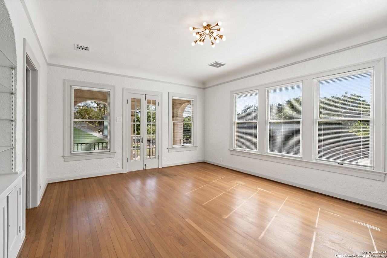 331 W Elsmere Pl - Photo 6 of 28