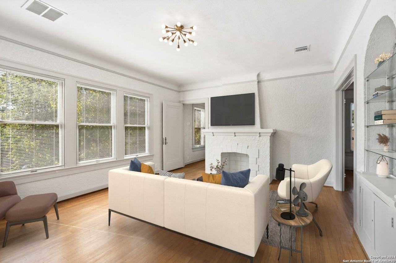 331 W Elsmere Pl - Photo 7 of 28