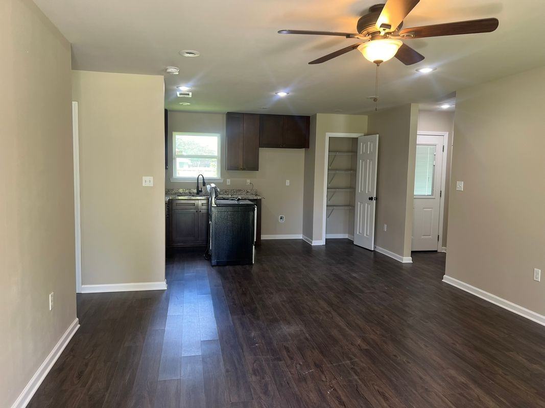 421 Jack St - Photo 2 of 16