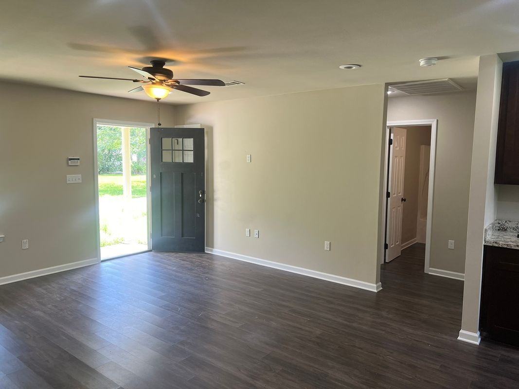 421 Jack St - Photo 3 of 16