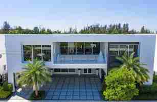 featured image of 10242 Nw 75th Ter