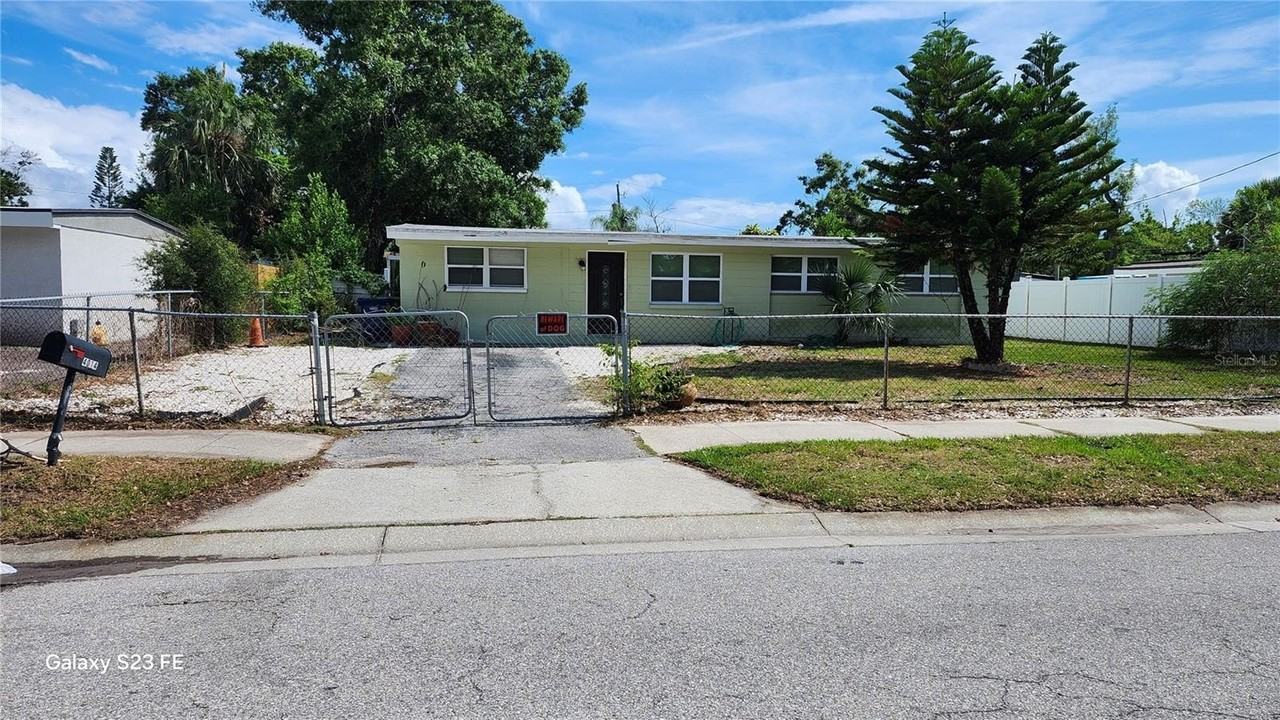 4014 Mango Avenue - Photo 2 of 13