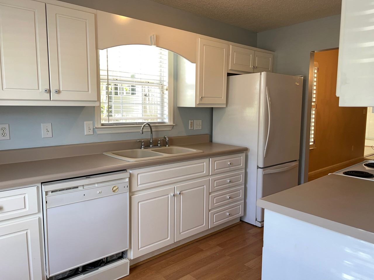 141 Singletree Ln - Photo 3 of 24