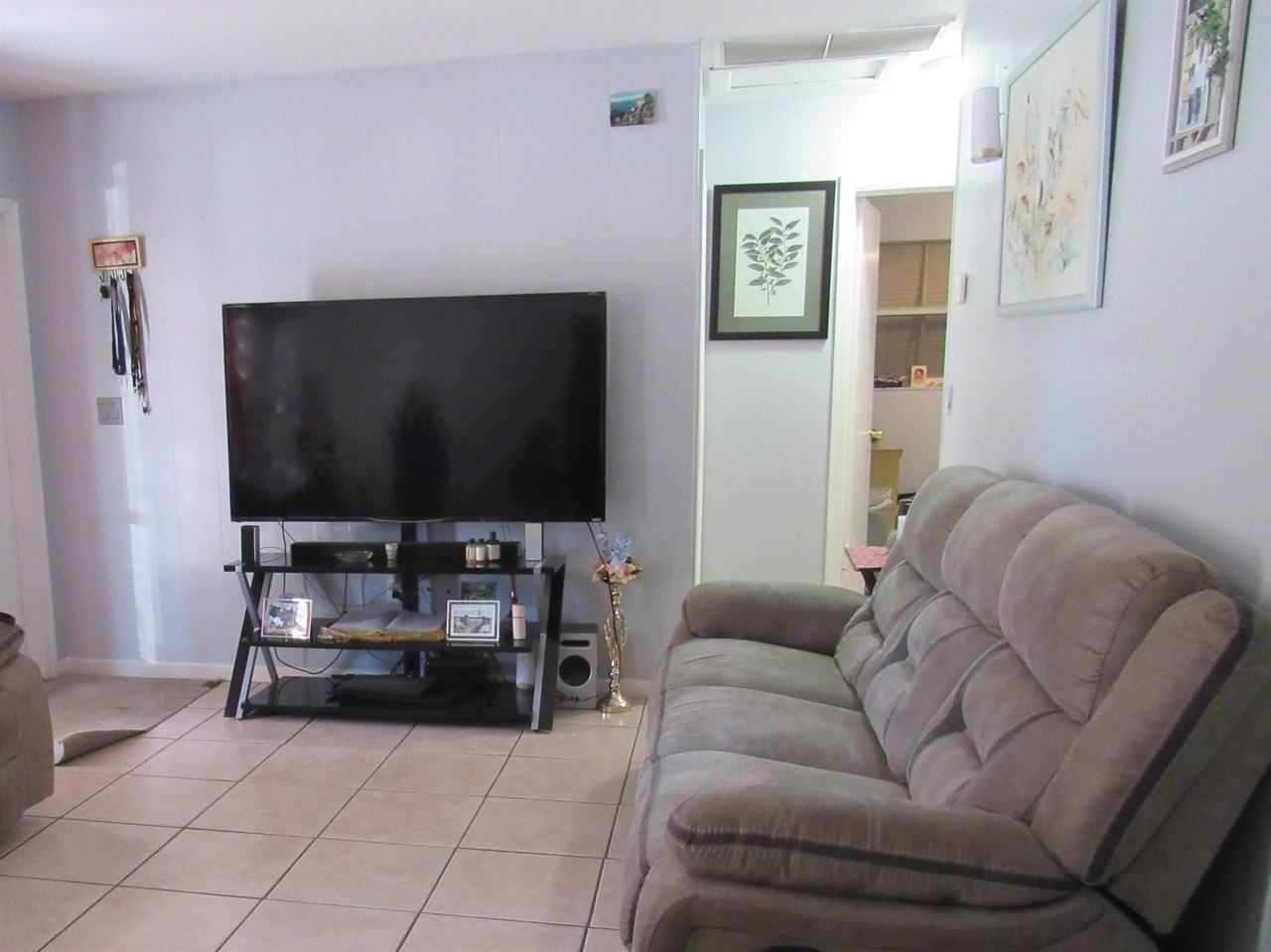 431 Pensacola Dr - Photo 2 of 16