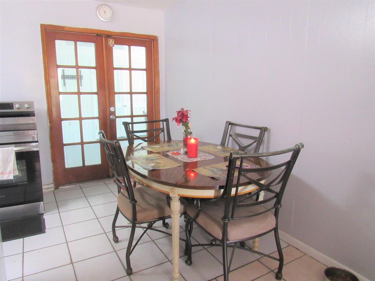 431 Pensacola Dr - Photo 3 of 16