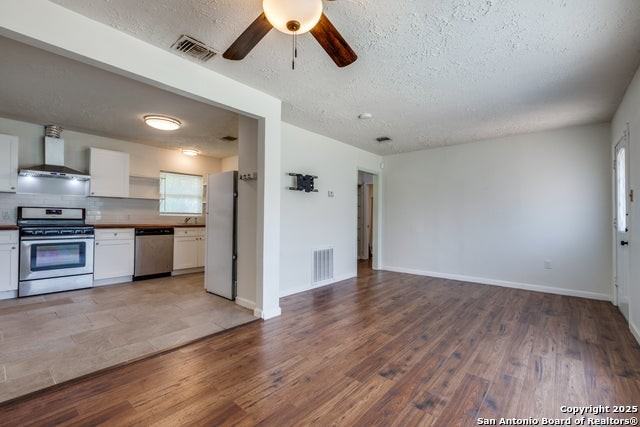 411 Blakeley Drive - Photo 4 of 12