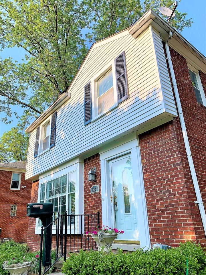 1527 S Eton St - Photo 3 of 41