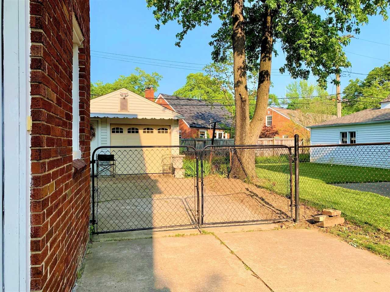 1527 S Eton St - Photo 6 of 41