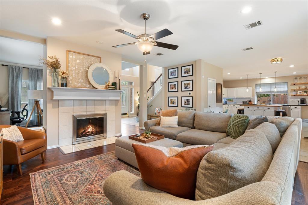 669 Ridgemont Dr - Photo 3 of 36