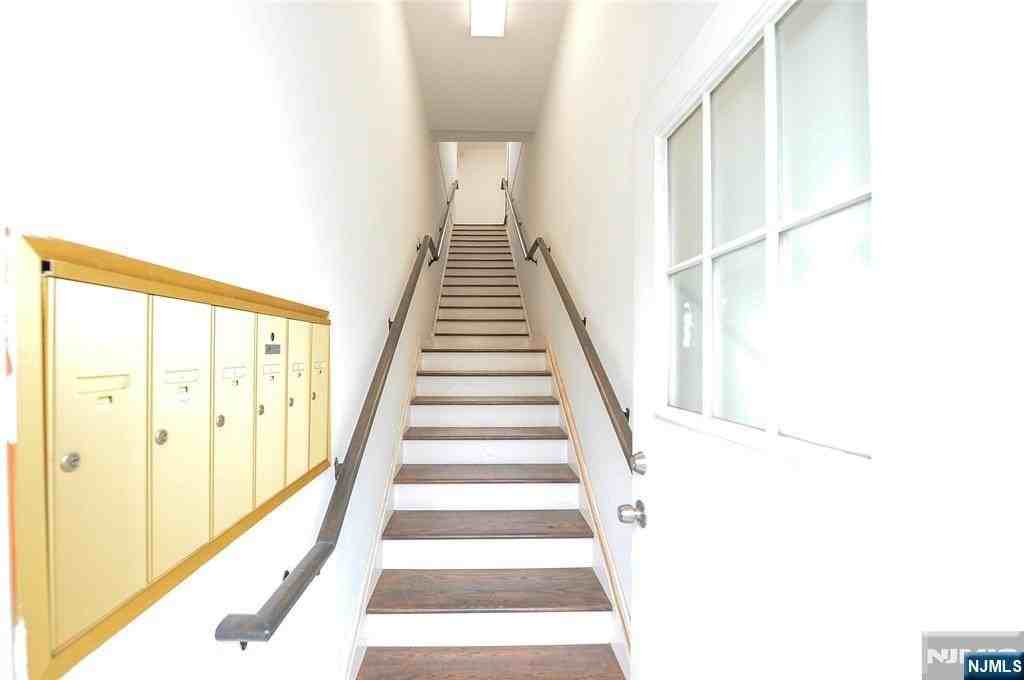 7 Main St Apt 2b - Photo 3 of 17