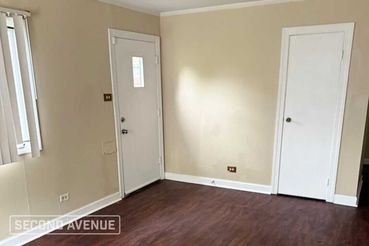 490 Shabbona Dr - Photo 3 of 10