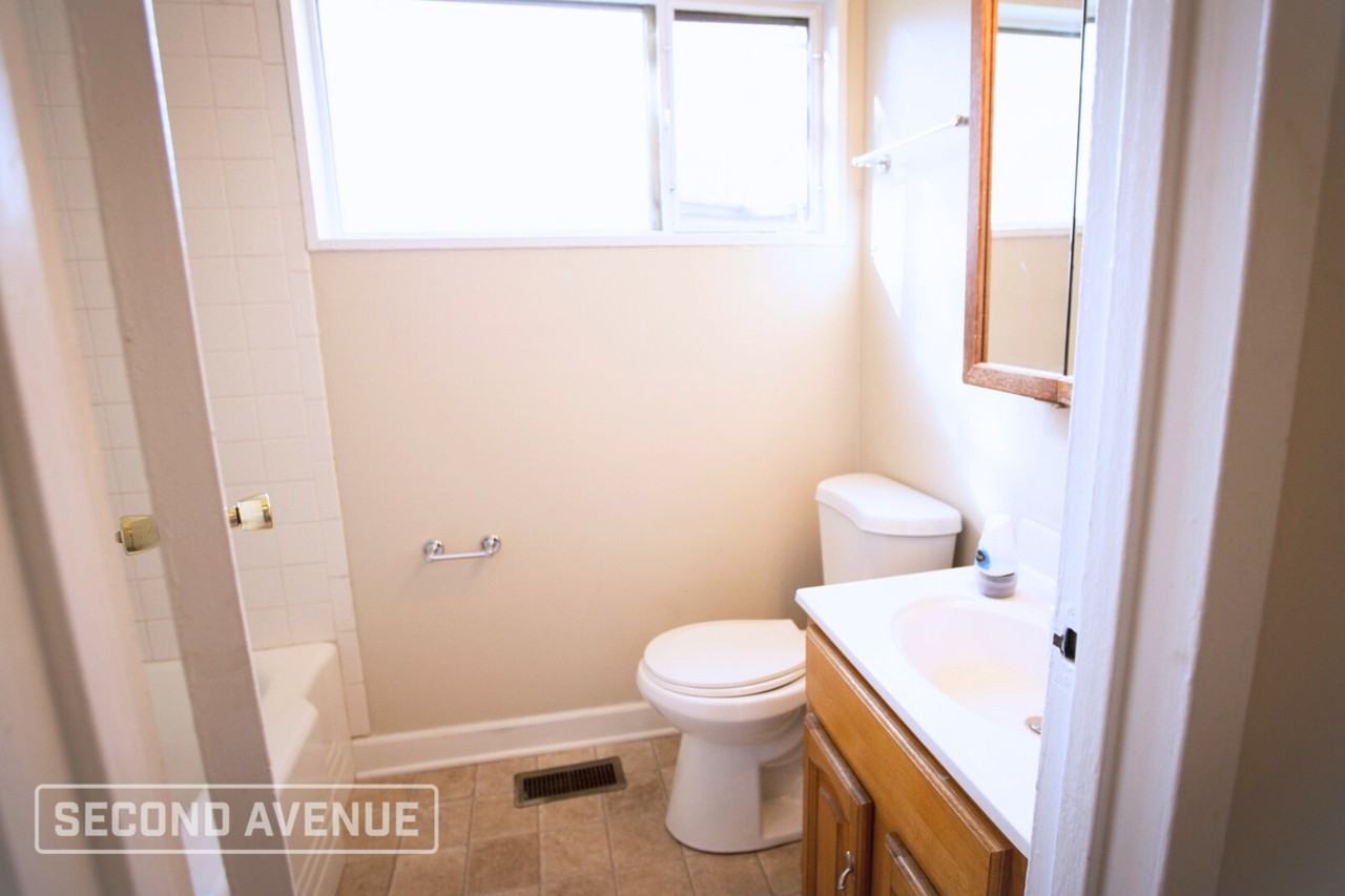490 Shabbona Dr - Photo 6 of 10