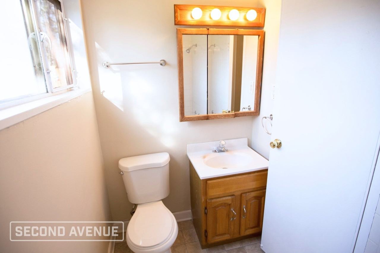 490 Shabbona Dr - Photo 7 of 10
