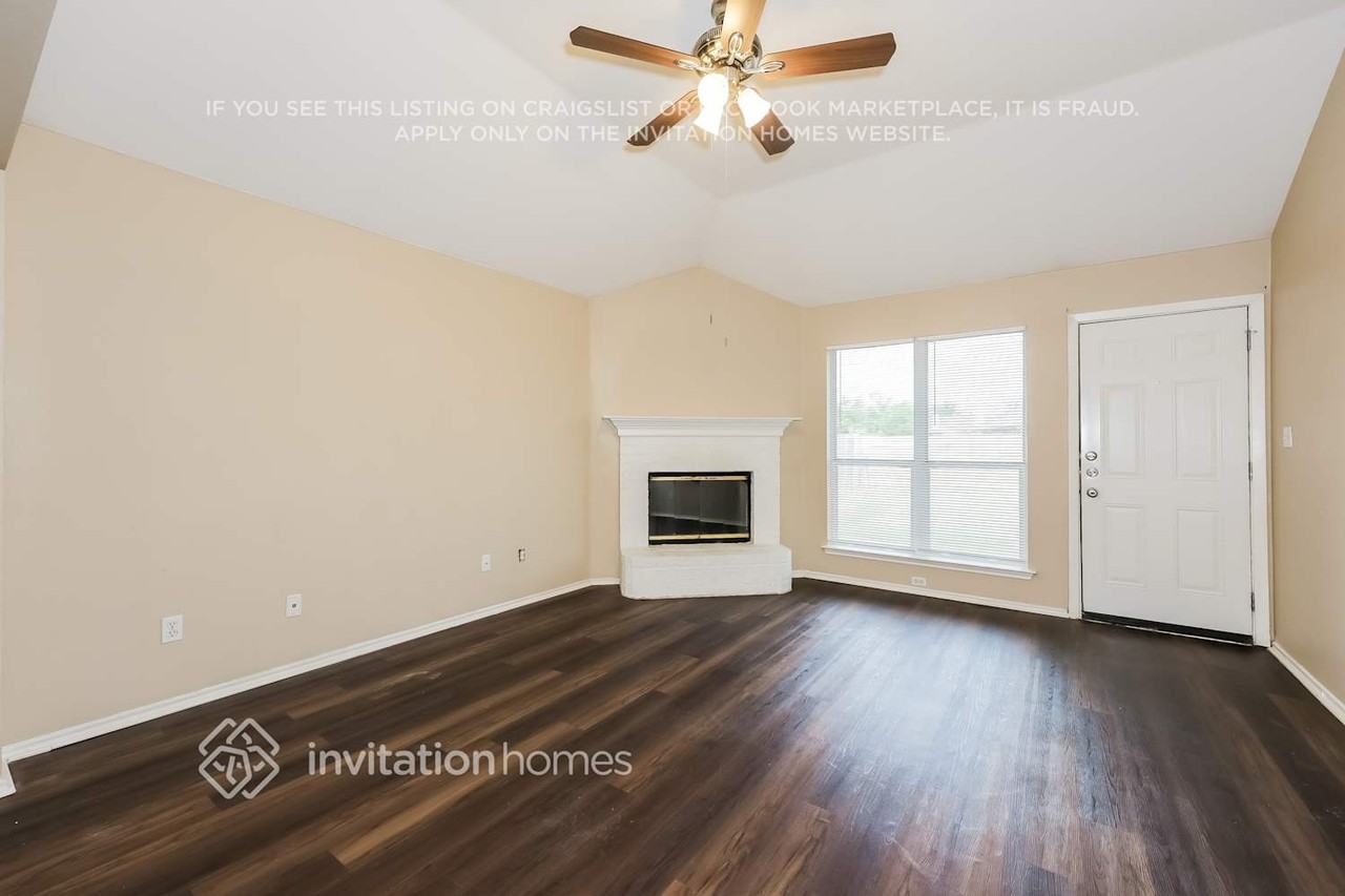 6902 Evening Shade Ln - Photo 3 of 17