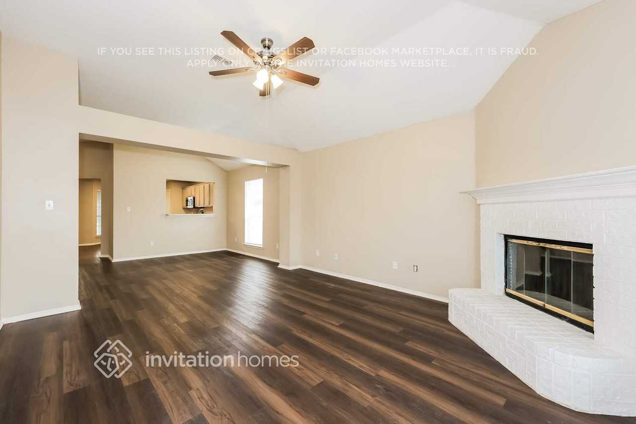 6902 Evening Shade Ln - Photo 4 of 17