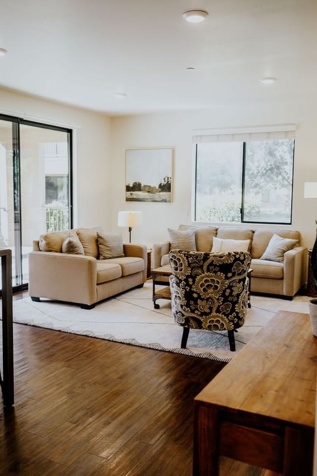 11325 Park Square Drive - Photo 4 of 50