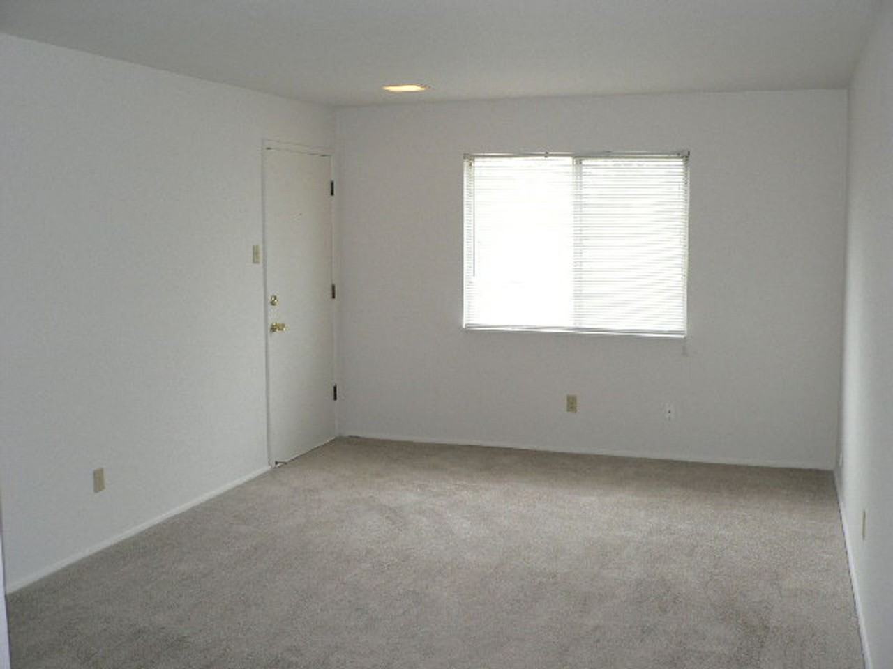 Yorktowne Apartments - Photo 2 of 29
