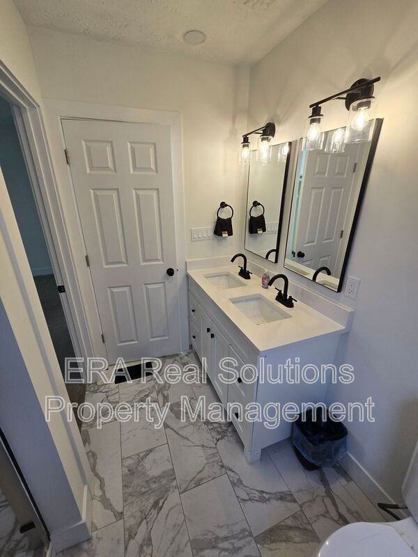 1202 Atcheson St - Photo 2 of 30