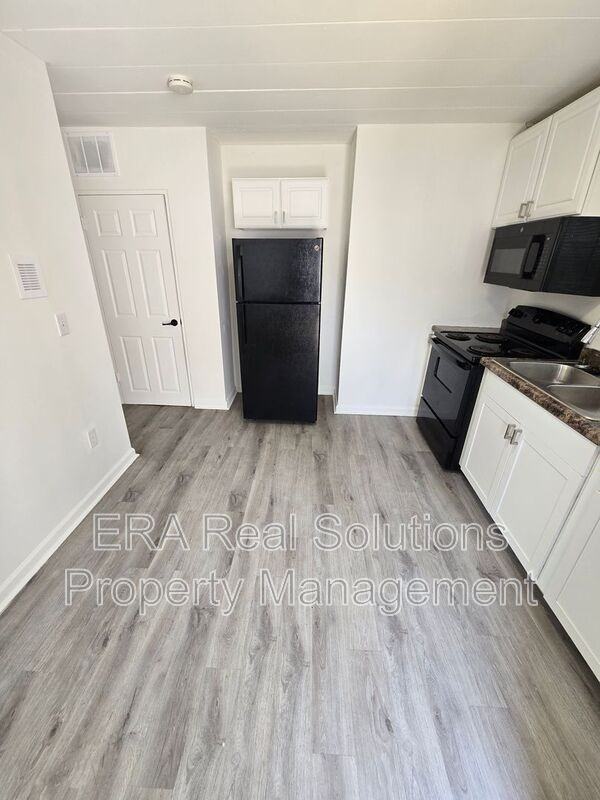 694 N James Rd - Photo 2 of 15