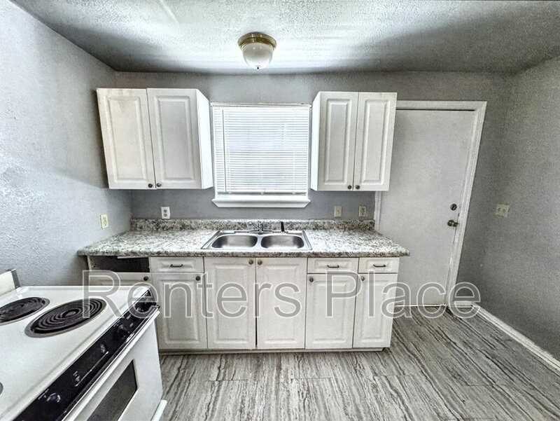 513 E 8th St - Photo 3 of 8