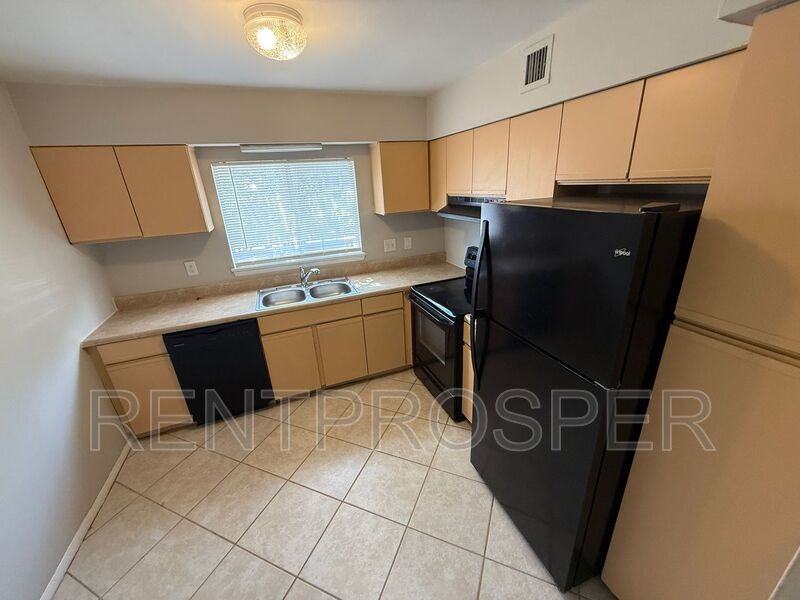 4207 Semoran Boulevard #9 - Photo 5 of 21